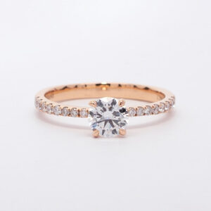 Anillo de Compromiso Accent Diamante Central 0.65 ct y Laterales GIA en Oro Rosa